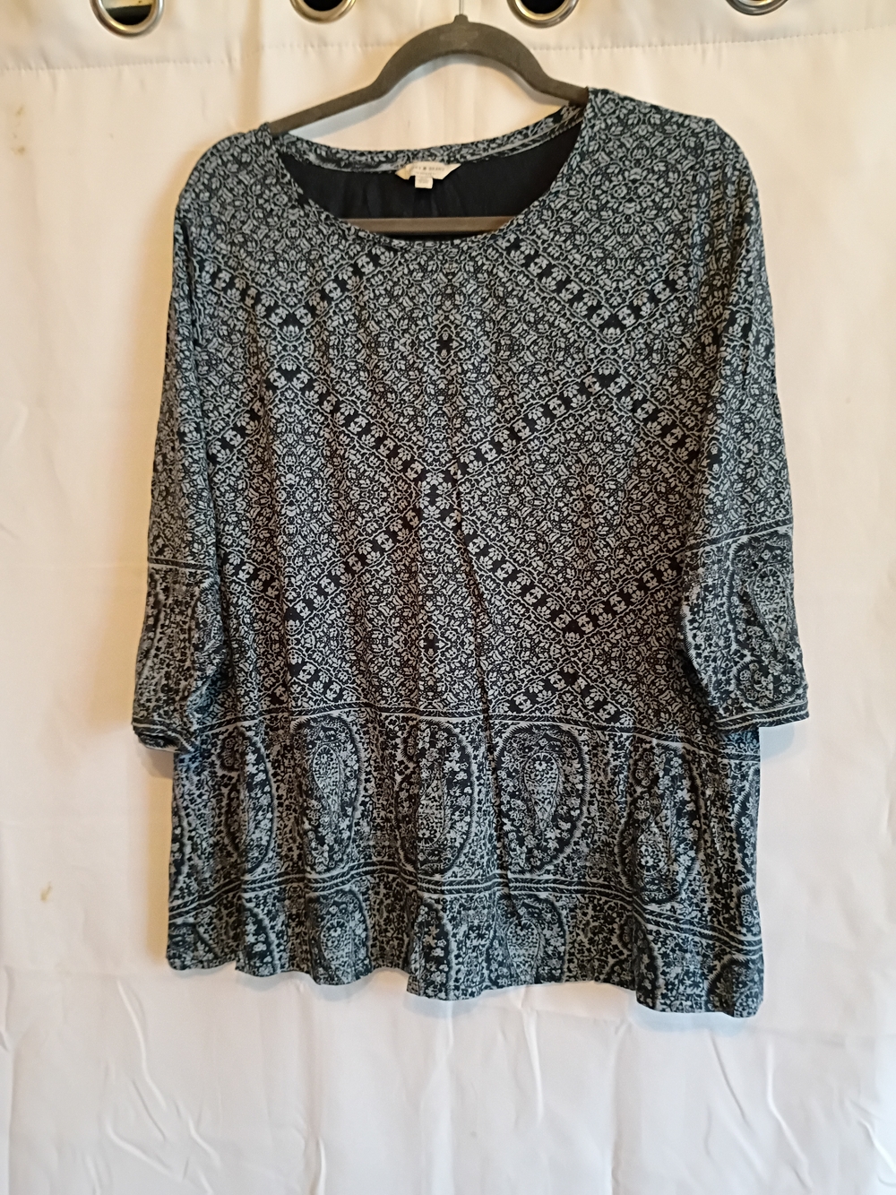 Women's Lucky Brand Size 3x Navy Blue Printed Top.